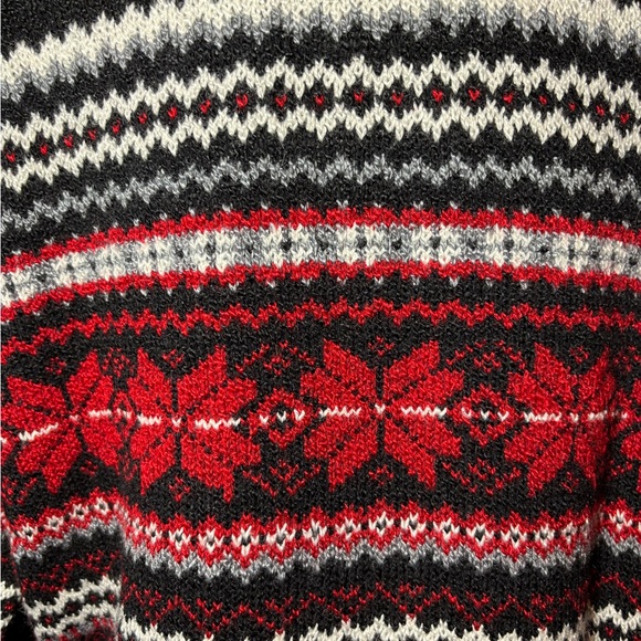 Carolyn Taylor Holiday Black and Red Patterned Zip-Up Sweater - Large - Picture 7 of 15